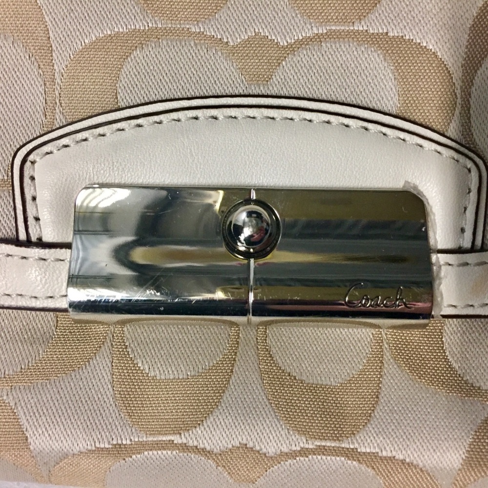 Coach - Picture 5 of 8